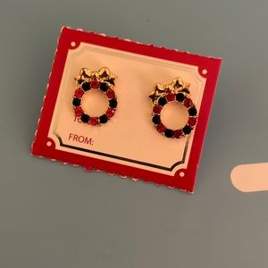 Never been wore custom jewelry. Green and red gold tone